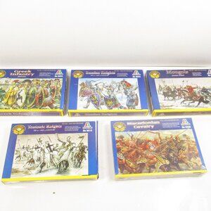 5 Italeri Historics 1:72 Models all are new